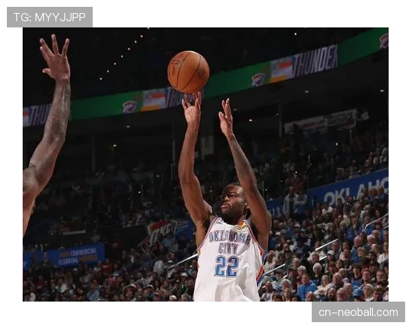 半场战报：雷霆利用全场紧逼制造7次失误，客场领先雄鹿15分。