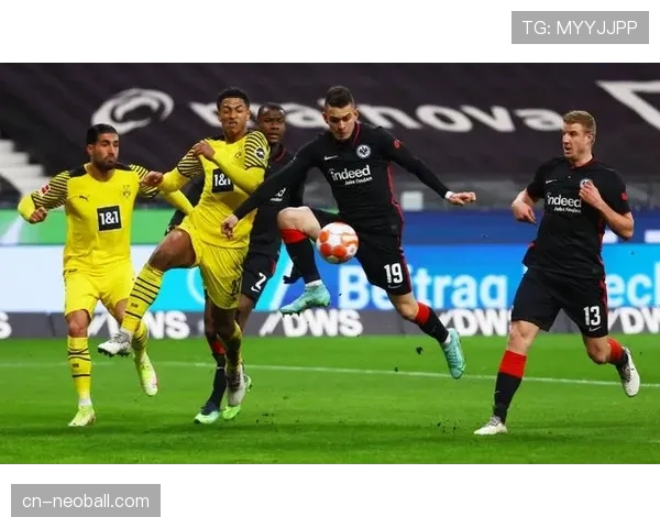 多特蒙德3-2绝杀法兰克福，反超拜仁暂登积分榜首位